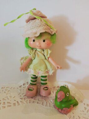 Vintage Lime Chiffon Doll with Parfait Parrot, hat, shoes Strawberry Shortcake
